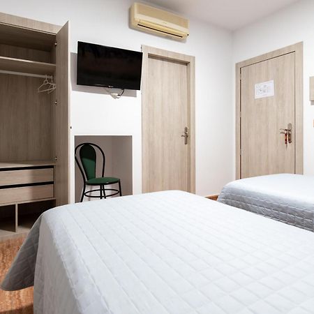 Hostal Vinuela San Pedro de Merida Esterno foto