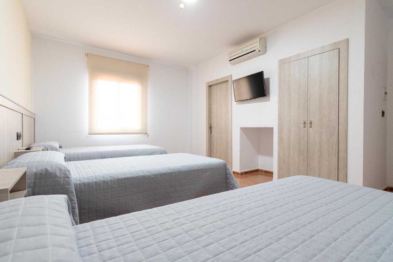 Hostal Vinuela San Pedro de Merida Esterno foto