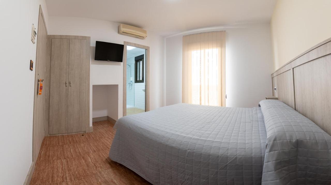 Hostal Vinuela San Pedro de Merida Esterno foto